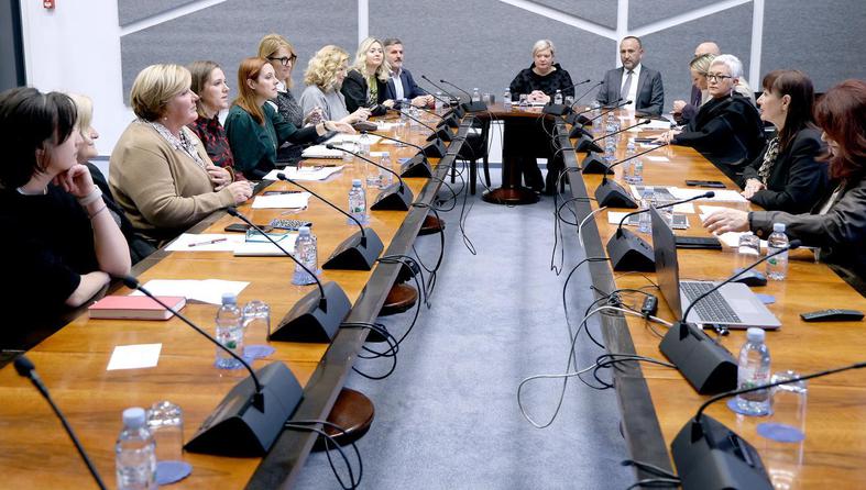 Zagreb: U Saboru održan okrugli stol o zdravstvenom odgoju u školama