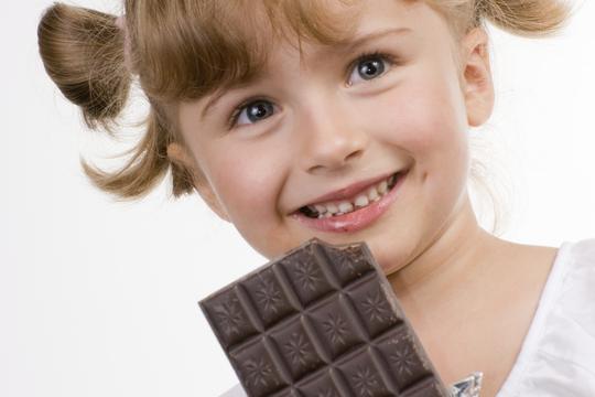 djevojčica čokolada