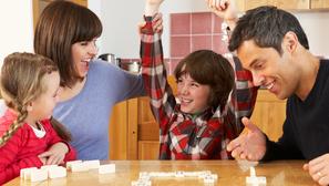 društvene igre djeca obitelj igranje