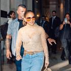 Jennifer Lopez quitte le palace Palazzo Parigi à Milan lors de la Fashion Week (MLFW)