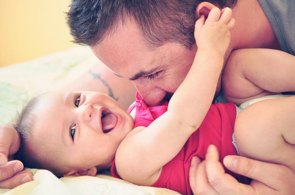 tata beba igra grimase smijeh | Author: Thinkstock