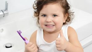 dijete pranje zubi četkica za zube
