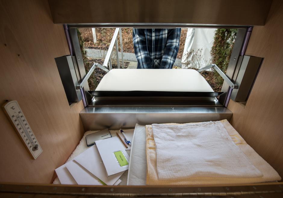 baby hatch babyfenster prozor beba | Author: Armin Weigel/DPA/PIXSELL