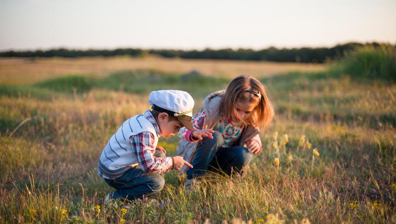 djeca trava priroda