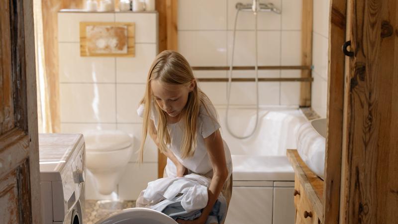 10 znakova da tvoje dijete preuzima roditeljsku ulogu - i to ga čini anksioznim