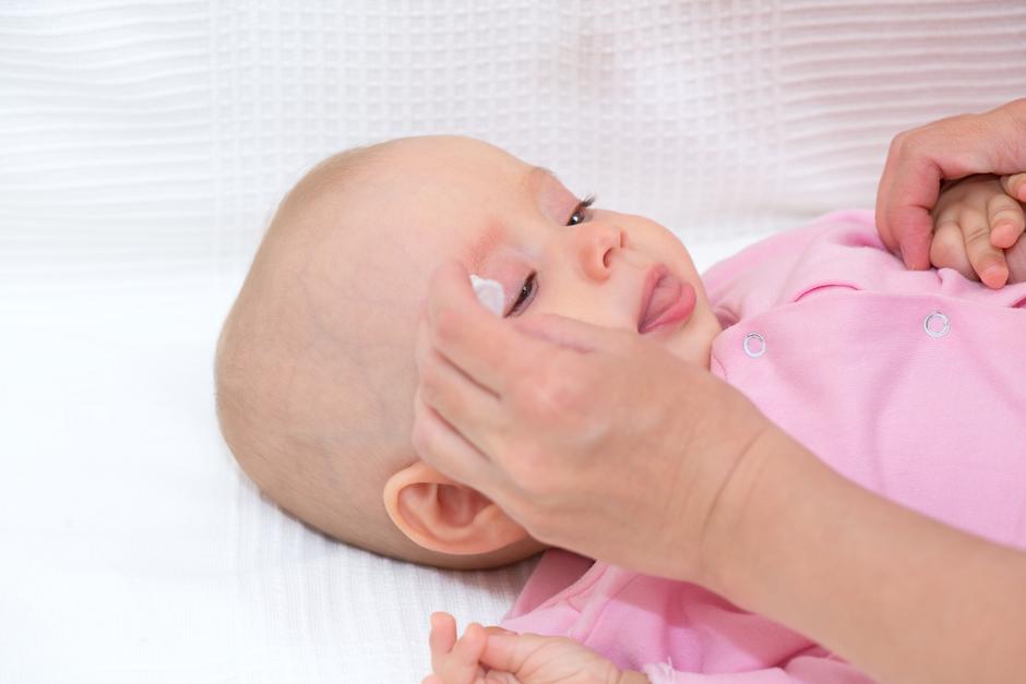 beba čišćenje očiju oči | Author: Thinkstock
