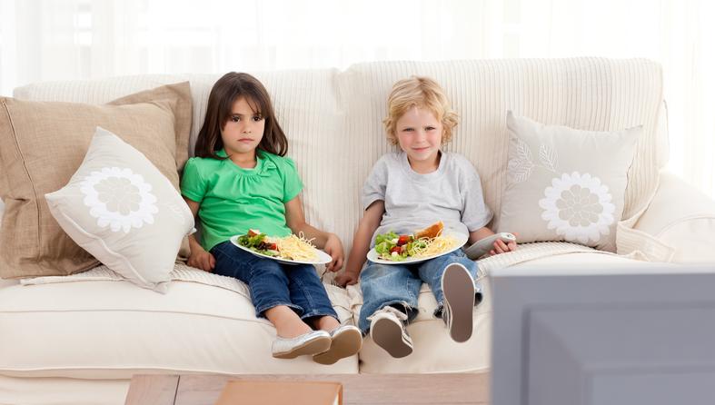 djeca jelo televizor televizija