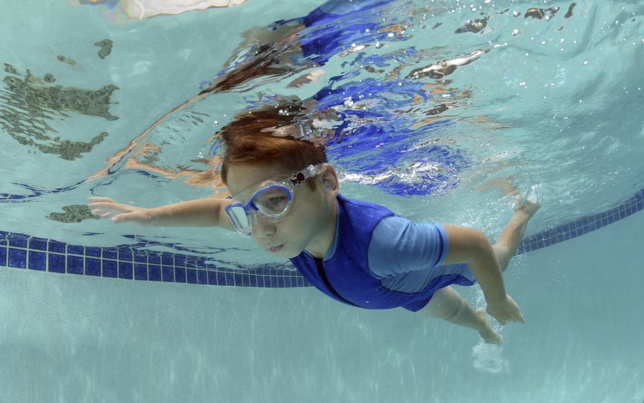 bazen dječak plivanje | Author: Thinkstock