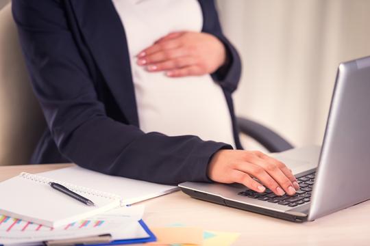 trudnica posao laptop
