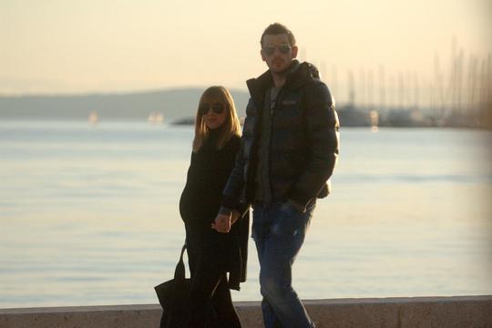 Split: Stipe Pletikosa u šetnji s trudnom suprugom Angelom