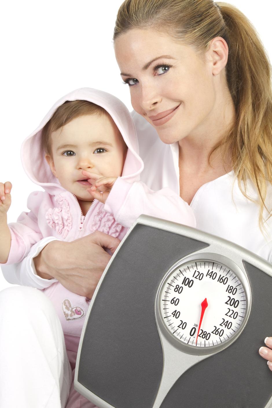 kilaža kilogrami kile vaga beba majka mama | Author: Thinkstock